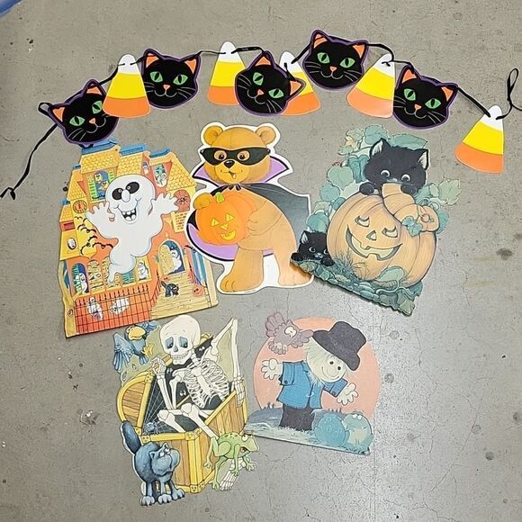 Bundle  of Hallmark vintage  double sided  Halloween  decorations. - Picture 1 of 7
